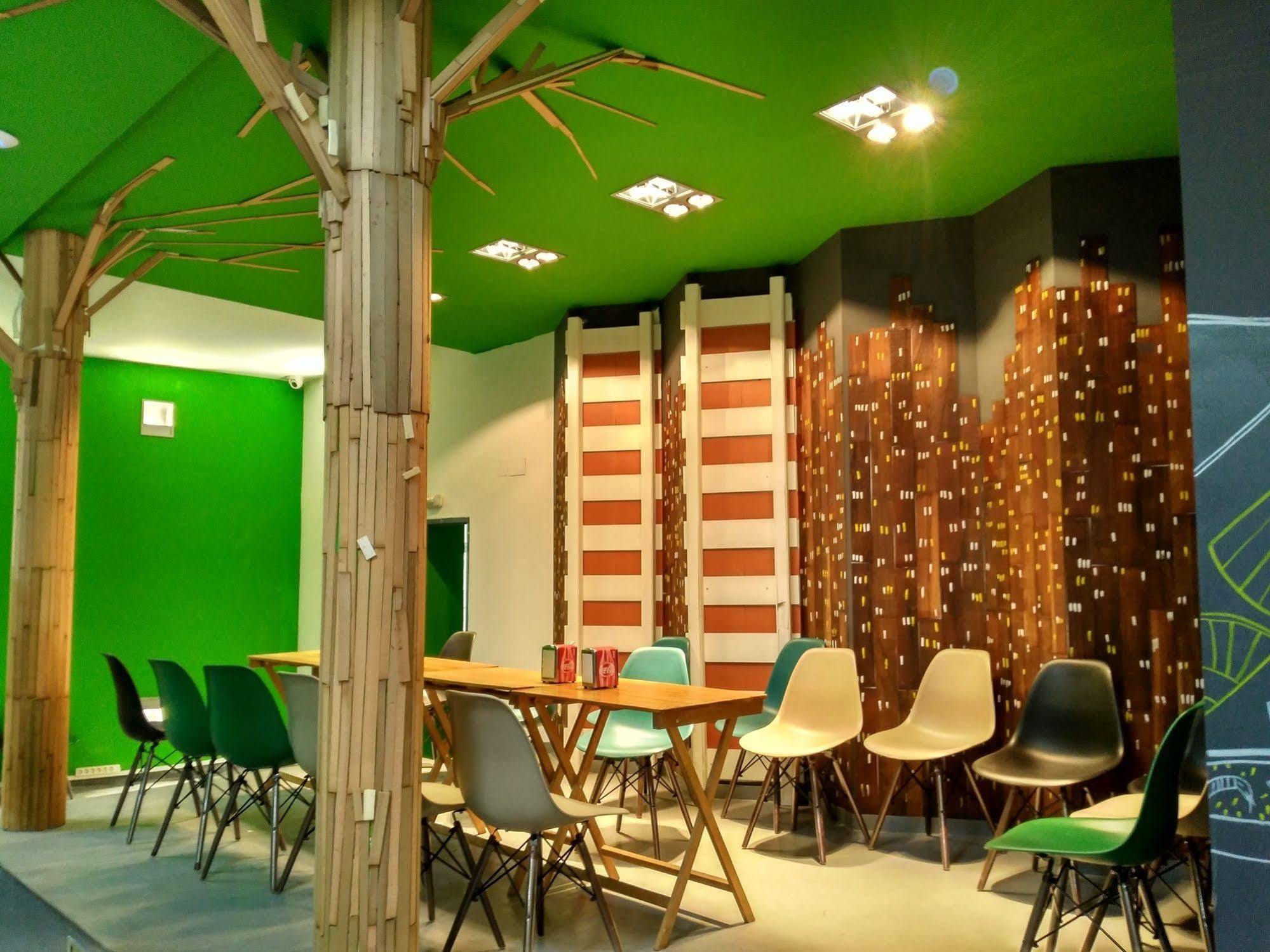 Motion Chueca Hostel Madrid Buitenkant foto
